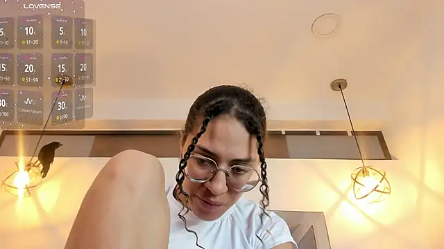 Hanna Cornee  online show from October 2025 02:29:01 PM