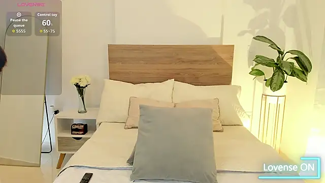 Lea Joness online show from October 2025 12:20:01 AM