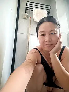 Snapshot of chengcheng12 chatting on October 2025 12:30:02 AM chengcheng12 online show from October 2025 12:30:02 AM