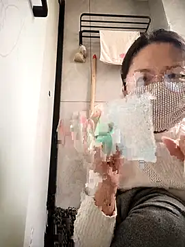 Snapshot of chengcheng12 chatting on December 2025 01:32:02 AM chengcheng12 online show from December 2025 01:32:02 AM