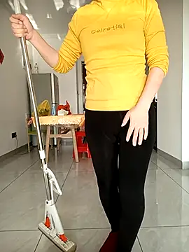 Snapshot of chengcheng12 chatting on December 2025 01:45:01 AM chengcheng12 online show from December 2025 01:45:01 AM