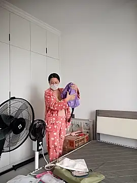 Snapshot of chengcheng12 chatting on December 2025 01:24:02 AM chengcheng12 online show from December 2025 01:24:02 AM