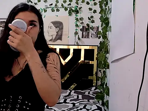 lucywhite13 online show from September 2025 04:31:02 PM