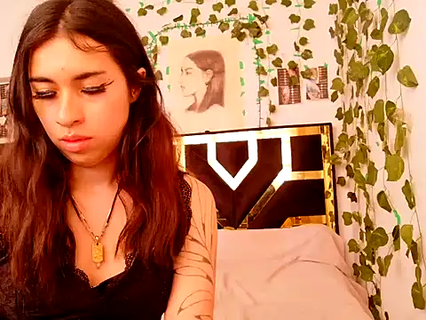 lucywhite13 online show from October 2025 10:10:01 PM