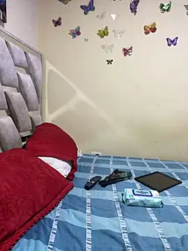 Snapshot of Vliacoooper2 chatting on October 2025 09:42:01 AM Vliacoooper2 online show from October 2025 09:42:01 AM