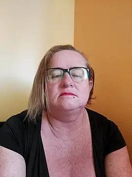 Snapshot of Miss-tetas chatting on February 2026 03:05:01 PM Miss-tetas online show from February 2026 03:05:01 PM
