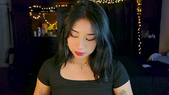 Snapshot of Shisuku_Sophi chatting on June 2026 01:47:02 AM Shisuku Sophi online show from June 2026 01:47:02 AM