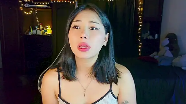 Snapshot of Shisuku_Sophi chatting on June 2026 01:52:02 AM Shisuku Sophi online show from June 2026 01:52:02 AM