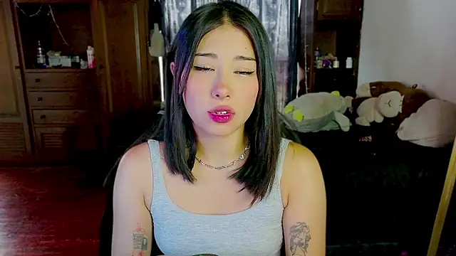 Snapshot of Shisuku_Sophi chatting on July 2026 01:59:01 PM Shisuku Sophi online show from July 2026 01:59:01 PM
