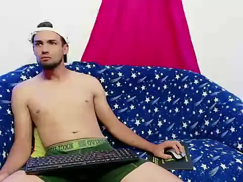 Snapshot of cristian-gp chatting on November 2025 03:05:01 AM cristian-gp online show from November 2025 03:05:01 AM