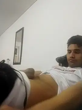 Snapshot of Camachito332 chatting on May 2026 10:40:01 PM Camachito332 online show from May 2026 10:40:01 PM