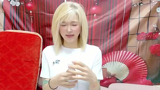 Snapshot of kimagure-fu- chatting on June 2026 01:37:02 PM kimagure-fu- online show from June 2026 01:37:02 PM