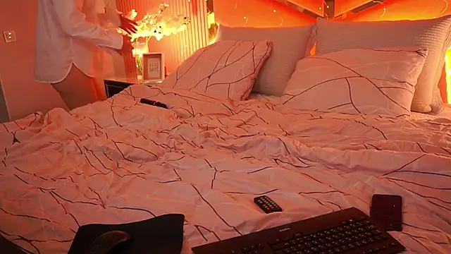 Snapshot of SofieBloom chatting on January 2026 12:37:01 AM SofieBloom online show from January 2026 12:37:01 AM