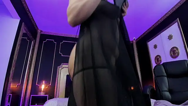 Naomi Thorne online show from October 2025 08:24:02 PM