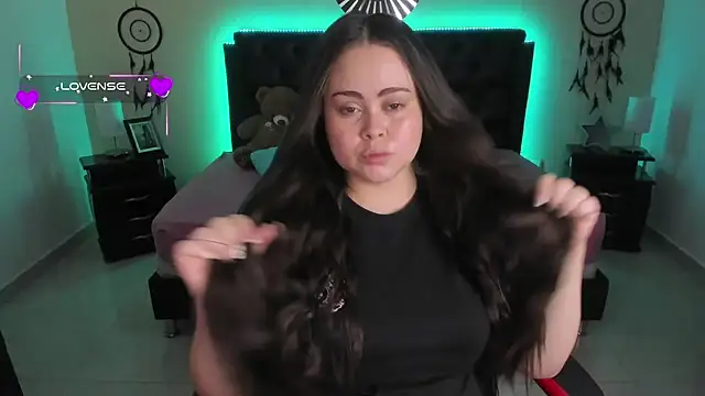 LolaVillalobos online show from September 2025 01:55:01 PM