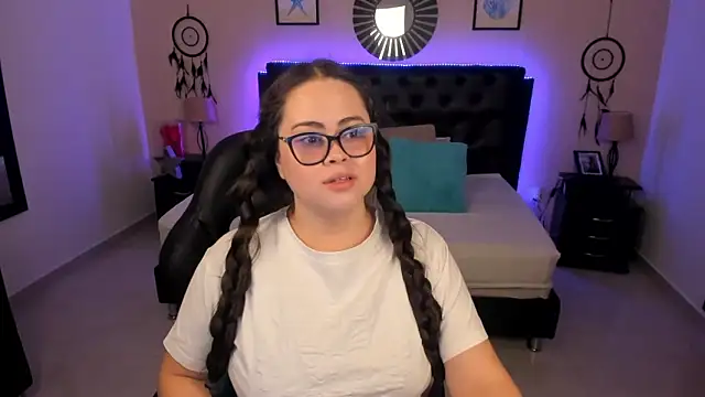 LolaVillalobos online show from April 2026 12:40:01 PM