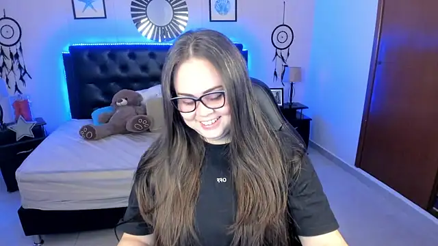 LolaVillalobos online show from May 2026 12:43:02 PM