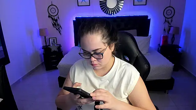 LolaVillalobos online show from May 2026 01:41:01 PM