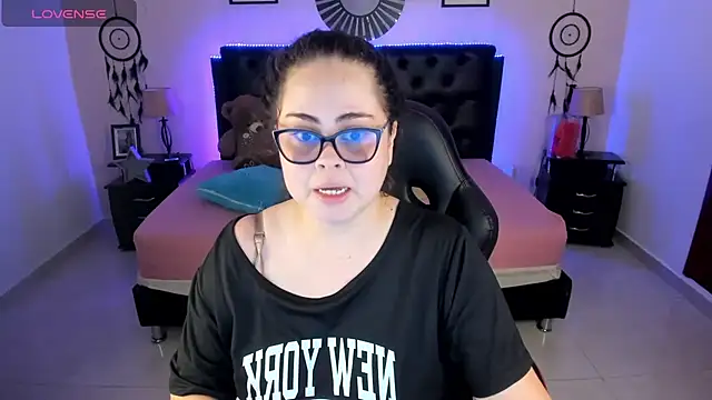 LolaVillalobos online show from June 2026 02:39:02 PM