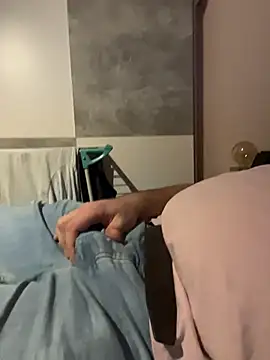 Snapshot of Lars2306 chatting on December 2025 02:33:02 PM Lars2306 online show from December 2025 02:33:02 PM