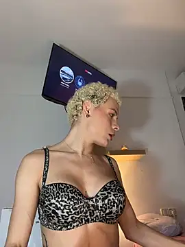 Snapshot of Valeriathonson chatting on March 2026 12:02:01 AM Valeriathonson online show from March 2026 12:02:01 AM