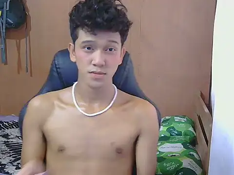 Snapshot of kenbigcockxx chatting on December 2025 01:56:02 AM kenbigcockxx online show from December 2025 01:56:02 AM