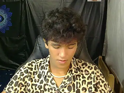 Snapshot of kenbigcockxx chatting on February 2026 08:48:02 PM kenbigcockxx online show from February 2026 08:48:02 PM