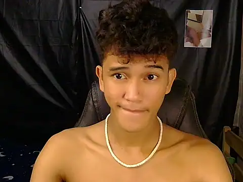 Snapshot of kenbigcockxx chatting on February 2026 01:09:02 PM kenbigcockxx online show from February 2026 01:09:02 PM