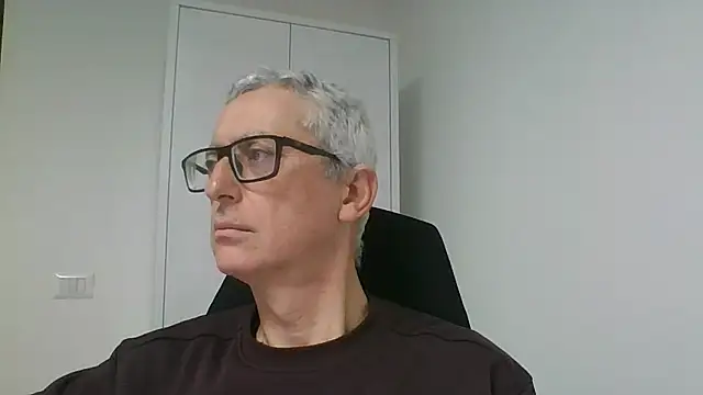 Snapshot of Sensor2000 chatting on January 2026 11:45:02 AM Sensor2000 online show from January 2026 11:45:02 AM