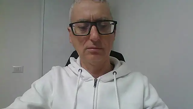 Snapshot of Sensor2000 chatting on January 2026 10:31:01 AM Sensor2000 online show from January 2026 10:31:01 AM