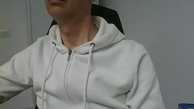 Snapshot of Sensor2000 chatting on February 2026 08:52:01 AM Sensor2000 online show from February 2026 08:52:01 AM