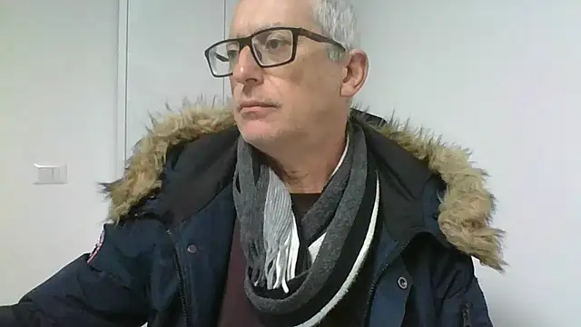 Snapshot of Sensor2000 chatting on February 2026 11:18:01 AM Sensor2000 online show from February 2026 11:18:01 AM