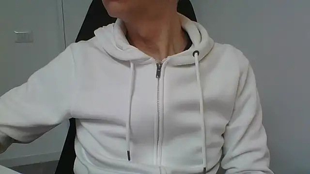 Snapshot of Sensor2000 chatting on February 2026 07:59:02 AM Sensor2000 online show from February 2026 07:59:02 AM