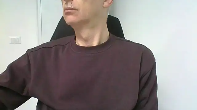 Snapshot of Sensor2000 chatting on February 2026 08:01:02 AM Sensor2000 online show from February 2026 08:01:02 AM