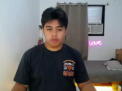 Hugecock2hundle intown online show from December 2025 04:05:01 PM