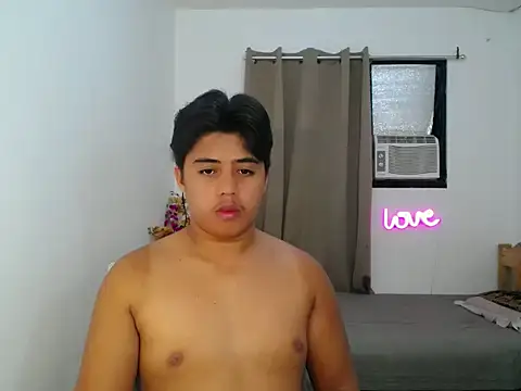 Hugecock2hundle intown online show from December 2025 11:27:02 AM