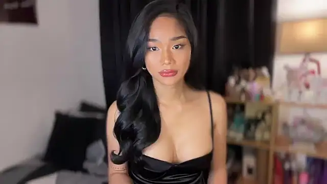 Snapshot of HoleeLaura chatting on October 2025 12:13:02 PM HoleeLaura online show from October 2025 12:13:02 PM