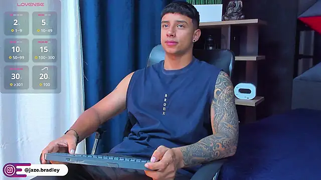 jaze bradley online show from October 2025 11:23:02 AM