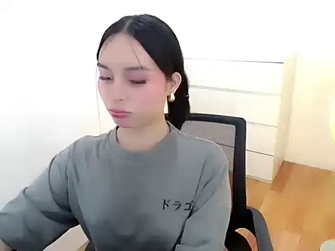 Snapshot of holly_tabby chatting on September 2025 08:41:01 PM holly tabby online show from September 2025 08:41:01 PM