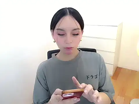 Snapshot of holly_tabby chatting on September 2025 08:31:01 PM holly tabby online show from September 2025 08:31:01 PM