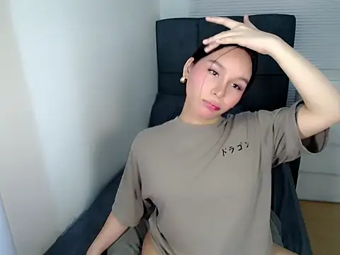 holly tabby online show from December 2025 03:02:02 AM