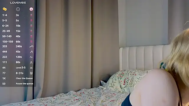 Snapshot of PolIyBowman chatting on October 2025 03:07:01 PM PolIyBowman online show from October 2025 03:07:01 PM