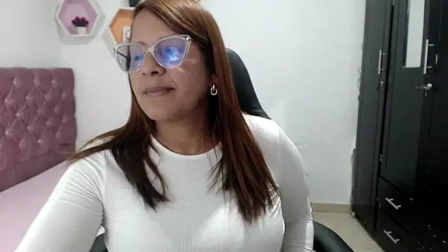 cristydirtyhot online show from November 2025 07:07:02 PM