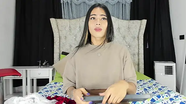 aleja spearsx online show from May 2026 12:00:02 PM