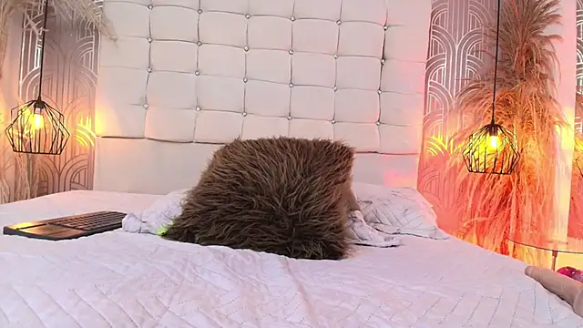 Snapshot of FGLuna chatting on September 2025 12:38:01 PM FGLuna online show from September 2025 12:38:01 PM