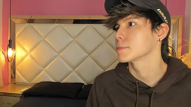 Daphne And Roger online show from September 2025 11:34:02 AM