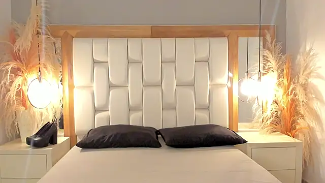 Daphne And Roger online show from September 2025 11:34:02 AM