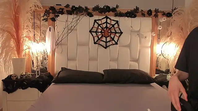 Daphne And Roger online show from October 2025 11:32:02 AM