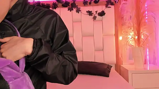 Daphne And Roger online show from February 2026 10:54:02 AM