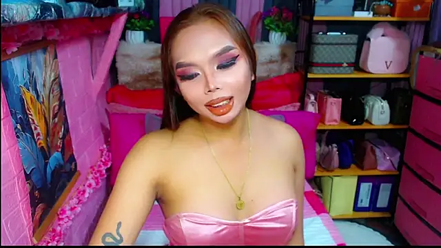 MoniqueCeleste online show from October 2025 04:48:01 PM